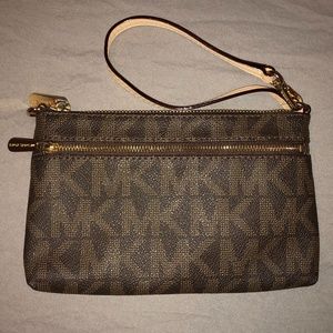 Wristlet